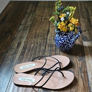 New Steve Madden‎ Black and Tan Sandals Leather Minimalist Designed Sandals.